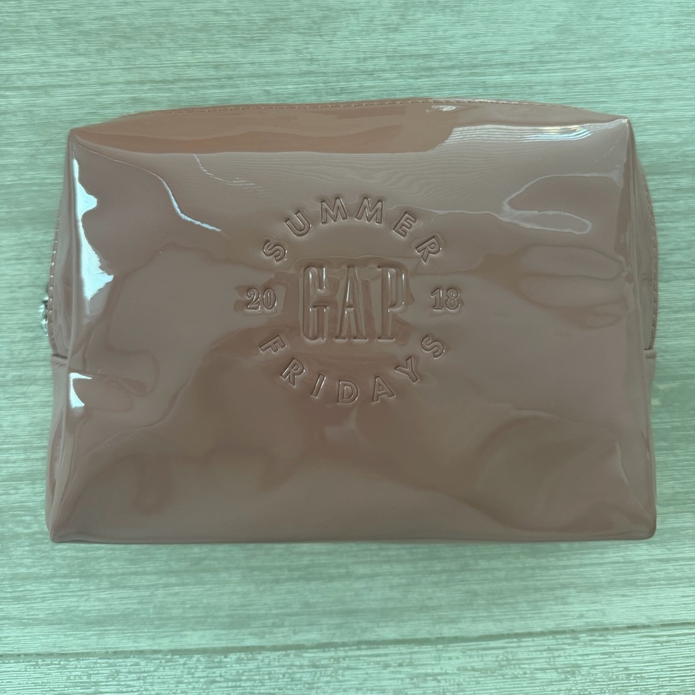 Gap x Summer Fridays Makeup Bag
